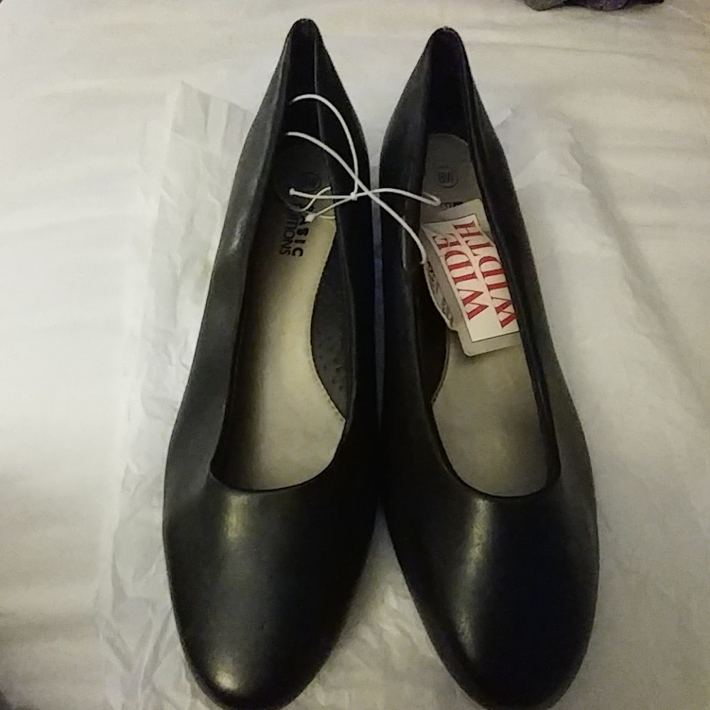 WOMEN'S WIDE WIDTH SHOES